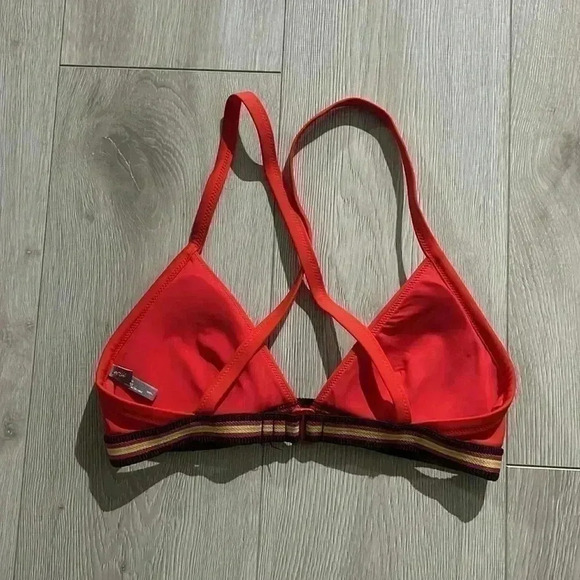 BNWOT Aerie Red  cross-back Triangle bikini Top size S - Picture 3 of 3
